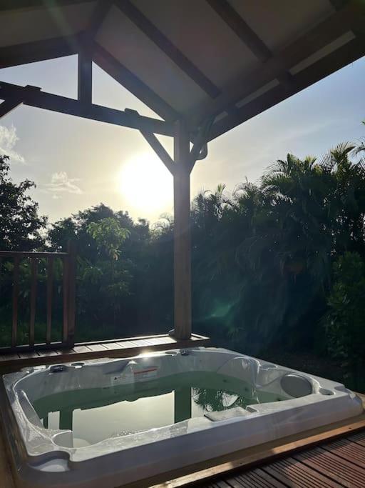 فيلا سانت-روزفي Bungalow Avec Jacuzzi Privatif المظهر الخارجي الصورة
